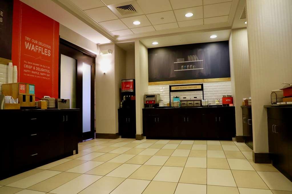 ハンプトン イン ドイルズタウン Warrington レストラン 写真